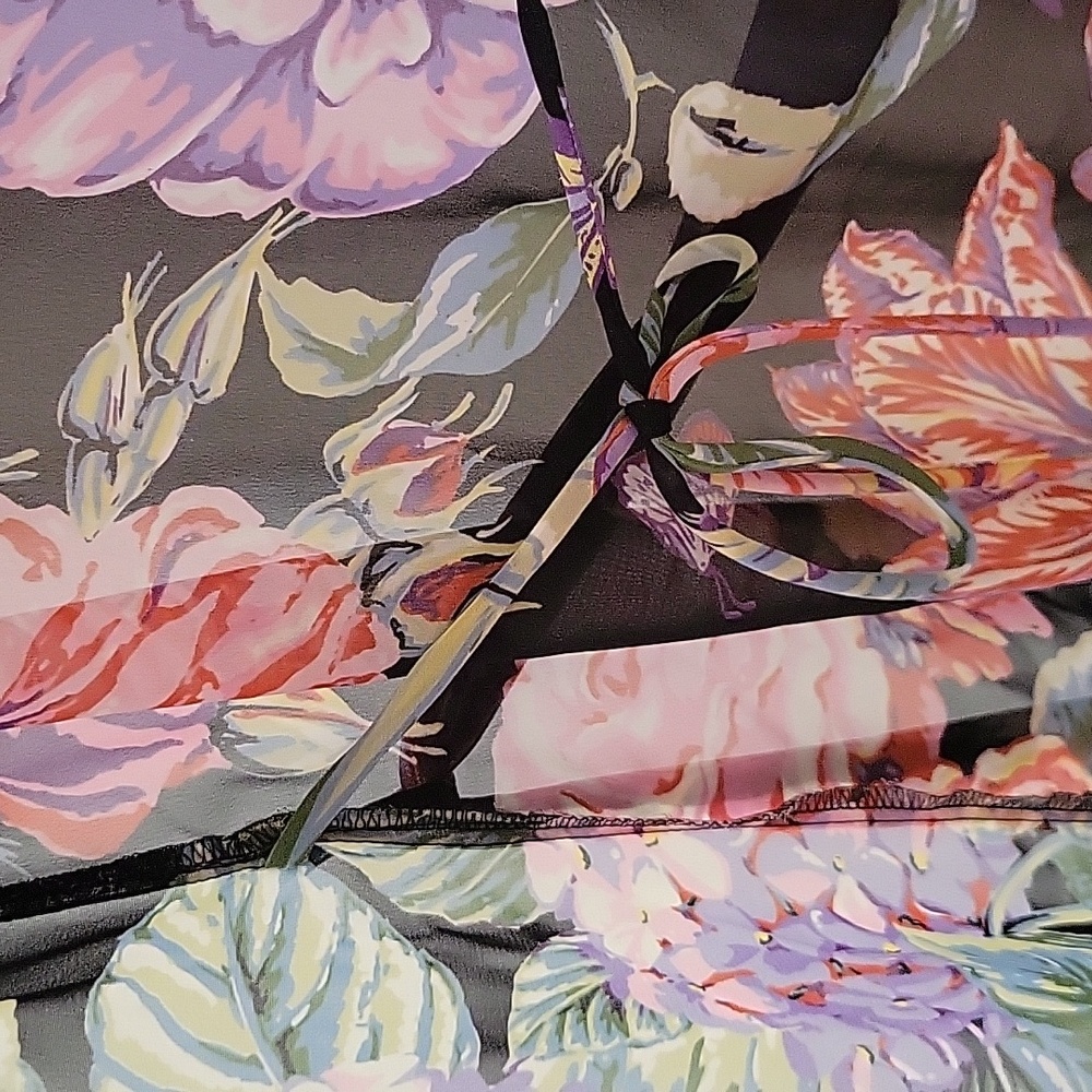In Bloom Floral Sheer Robe, Size Large - Picture 5 of 9